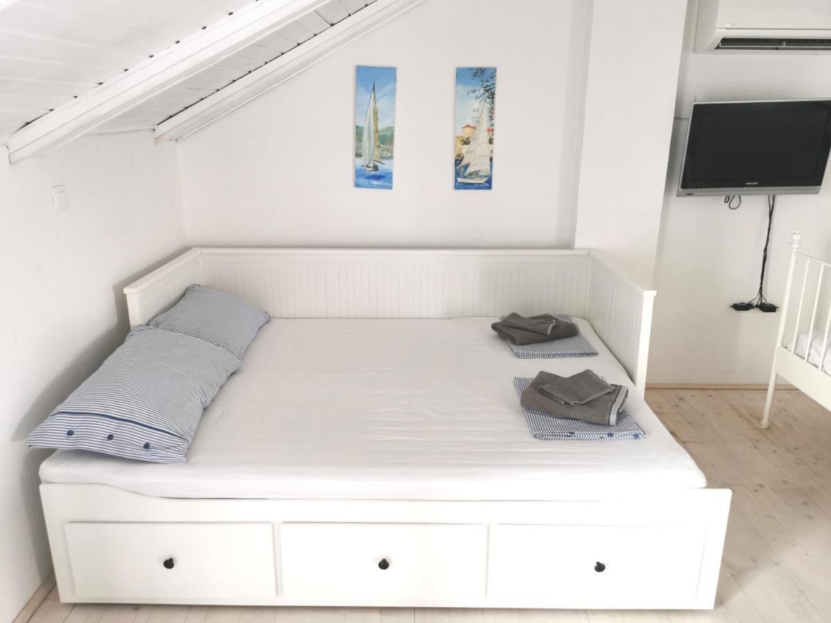 Ribar 2 Apartment Njivice Bagian luar foto